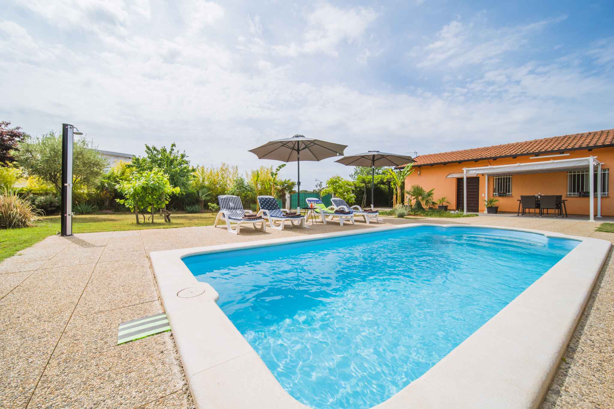 Villa mit Pool ruhig gelegen Ferienhaus in Kroatien