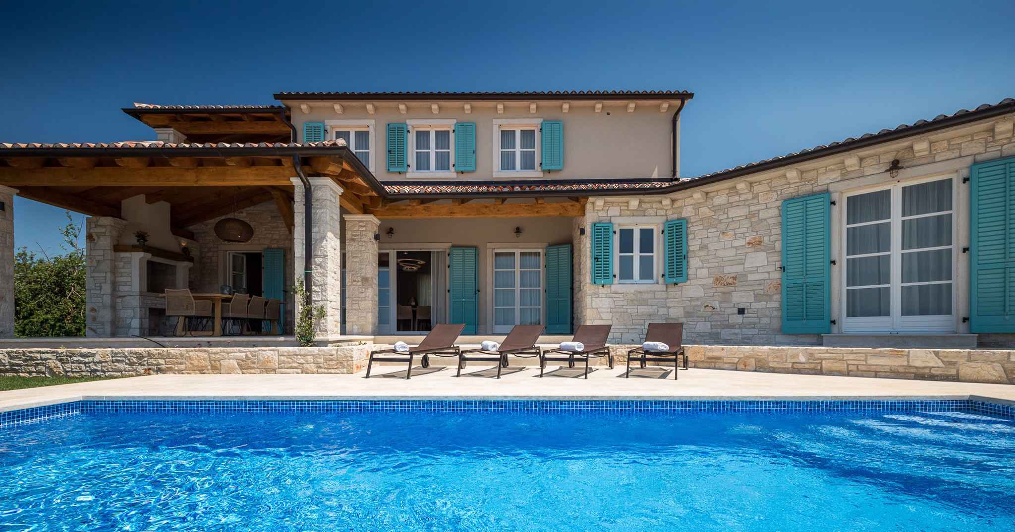 Villa mit Pool und gepflegtem Garten Ferienhaus in Europa