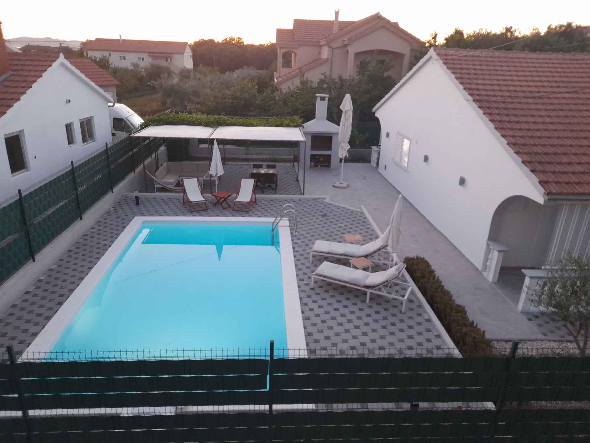 Ferienhaus mit Blick auf den Hof und den Pool Ferienhaus in Kroatien