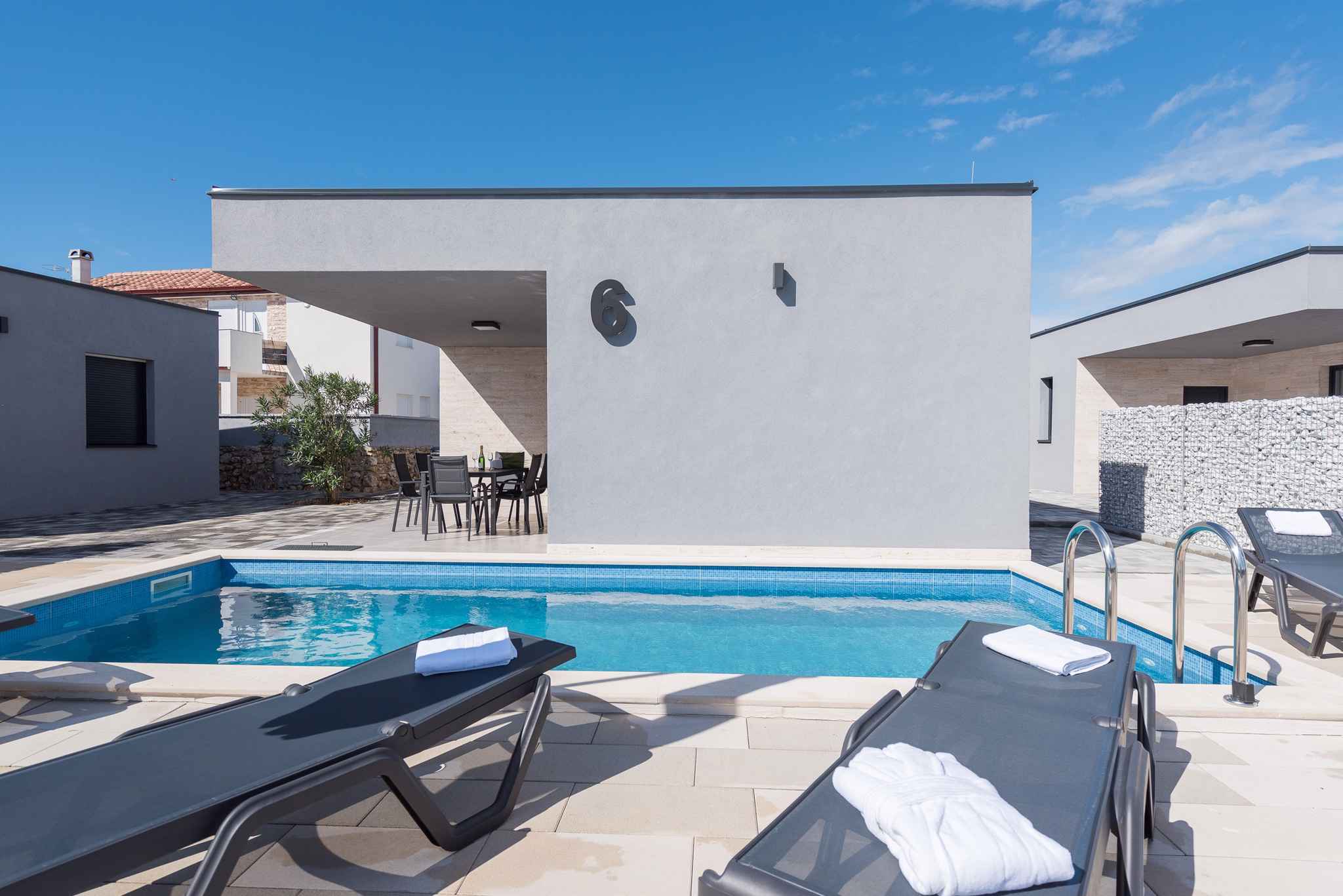 Villa mit Pool für 4-6 Personen in einem Luxu Ferienhaus  Insel Pag