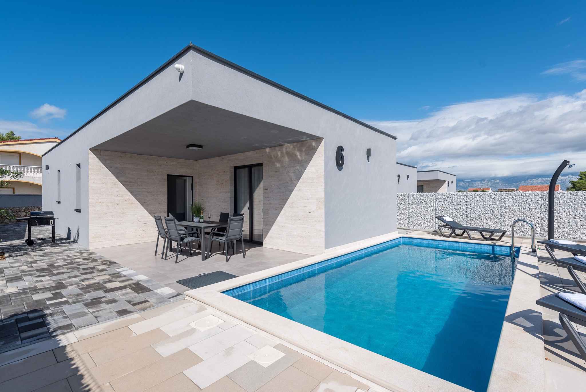 Villa mit 4 Sternen mit Pool in einem Luxusresort  Ferienhaus in Europa