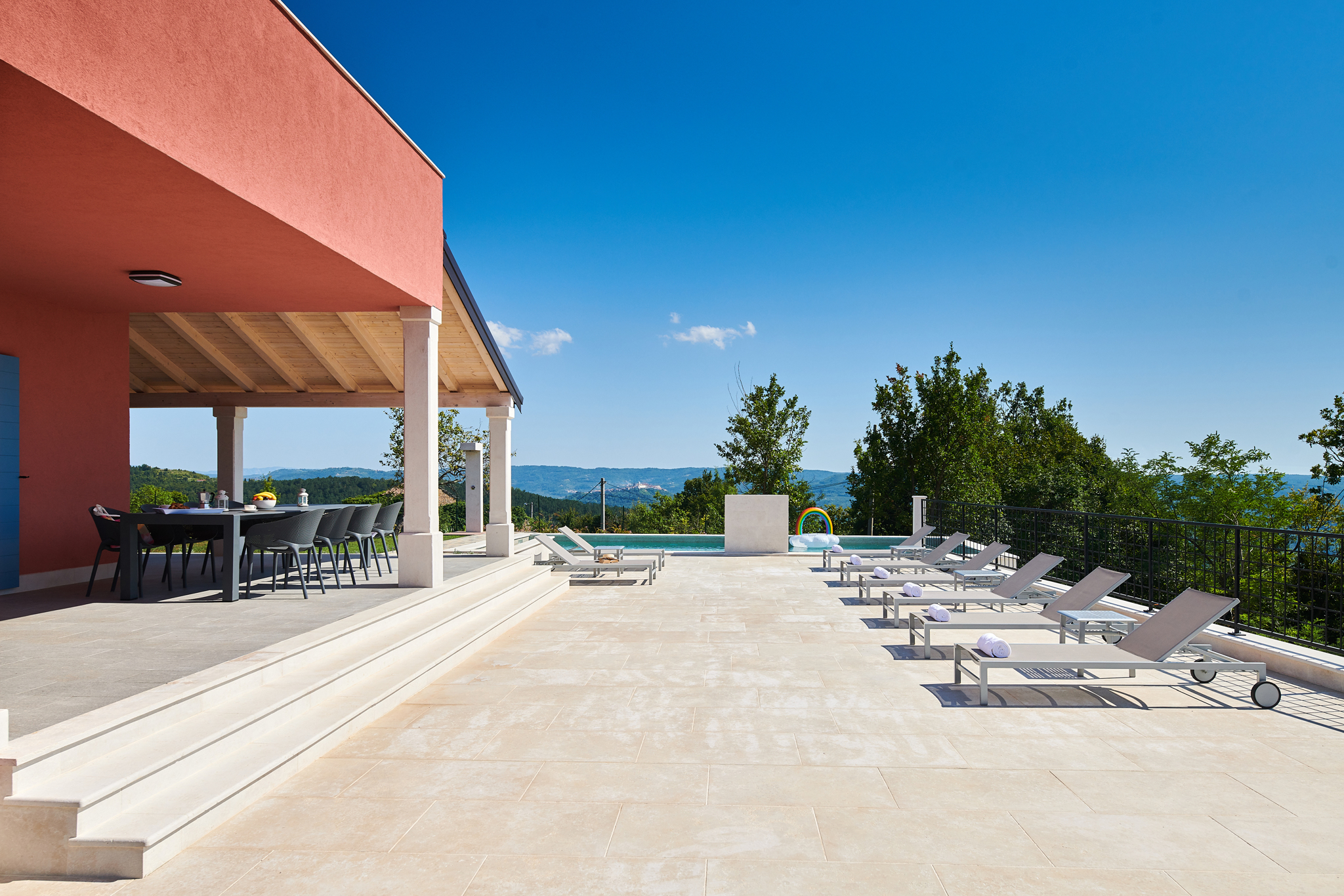 Villa mit Pool und Panoramablick Ferienhaus  Oprtalj