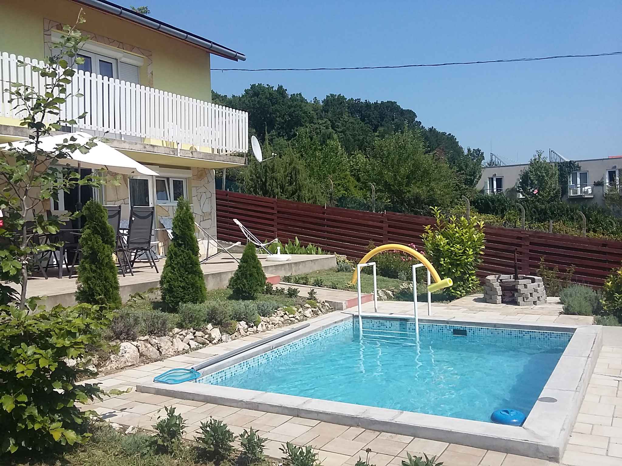 Ferienhaus mit Ausblick und Pool