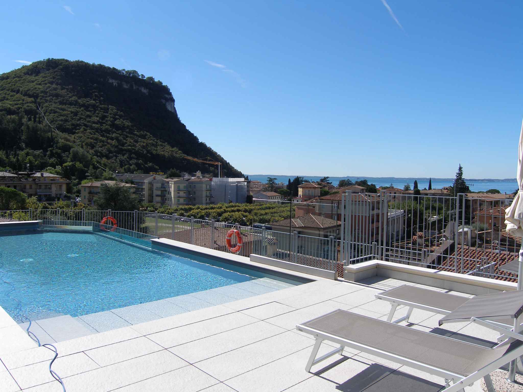 Ferienwohnung mit Pool auf dem Dach   Garda