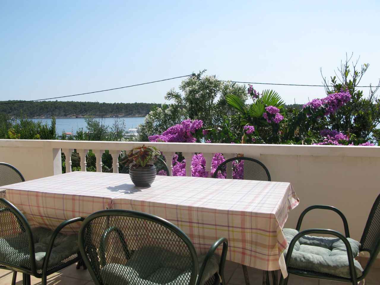 Ferienwohnung mit Terrasse und Meerblick   kroatische Inseln