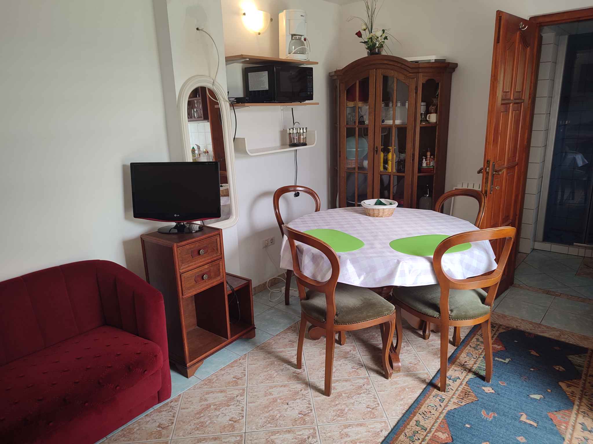 Studio mit überdachter Terrasse in der Nähe vom Hafen