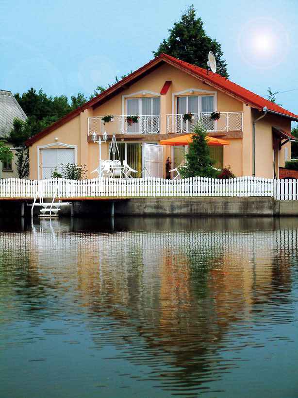 Ferienhaus direkt am Fluss mit Pool