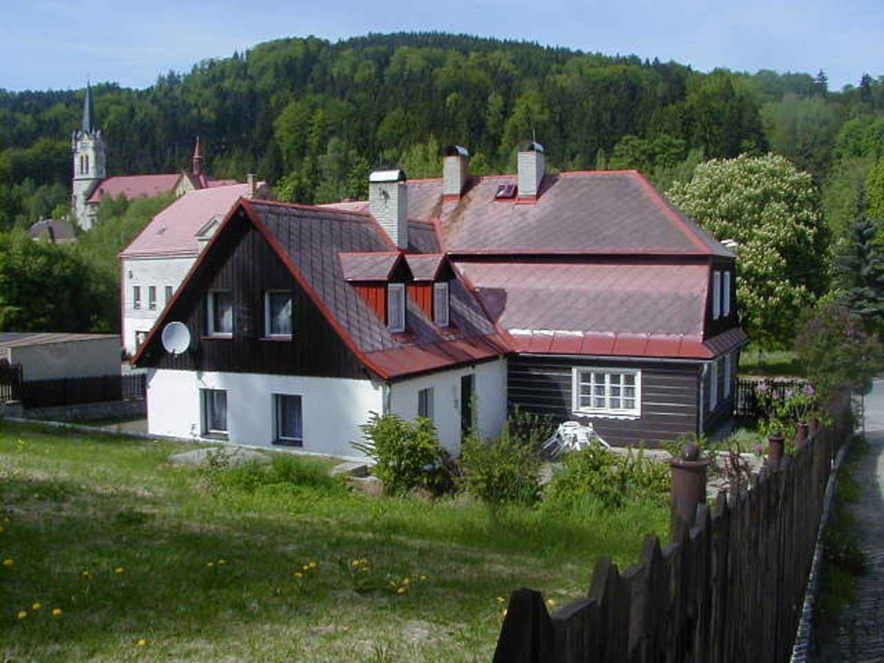 Ferienhaus mit Kaminofen in Hanglage Ferienhaus  Nordböhmen