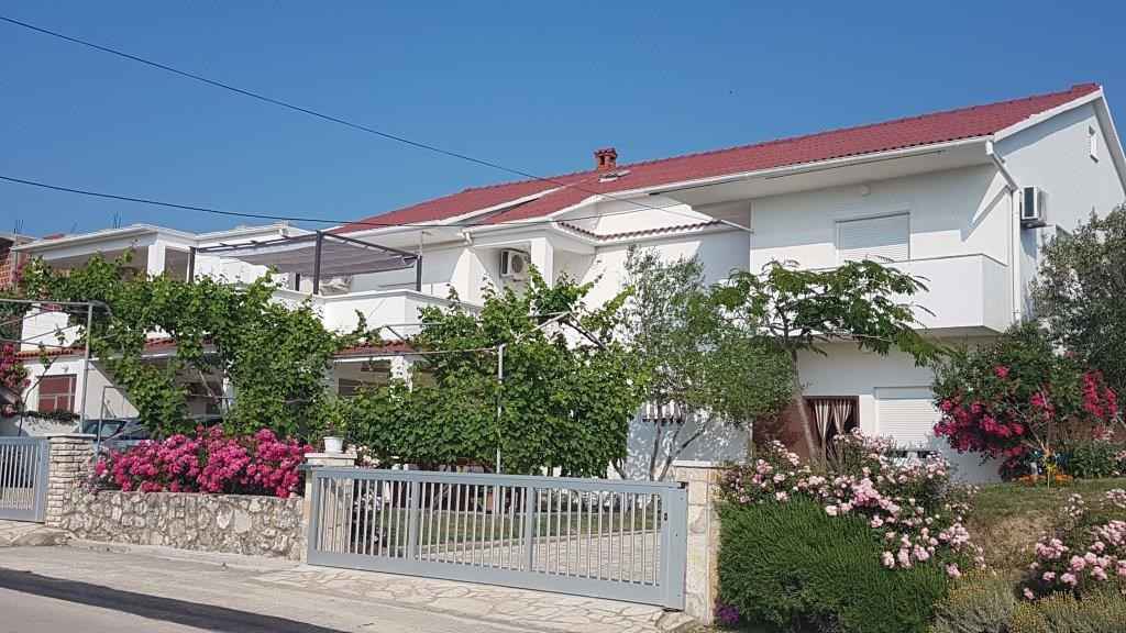 Ferienwohnung mit 40 qm großer Terrasse Ferienhaus in Dalmatien