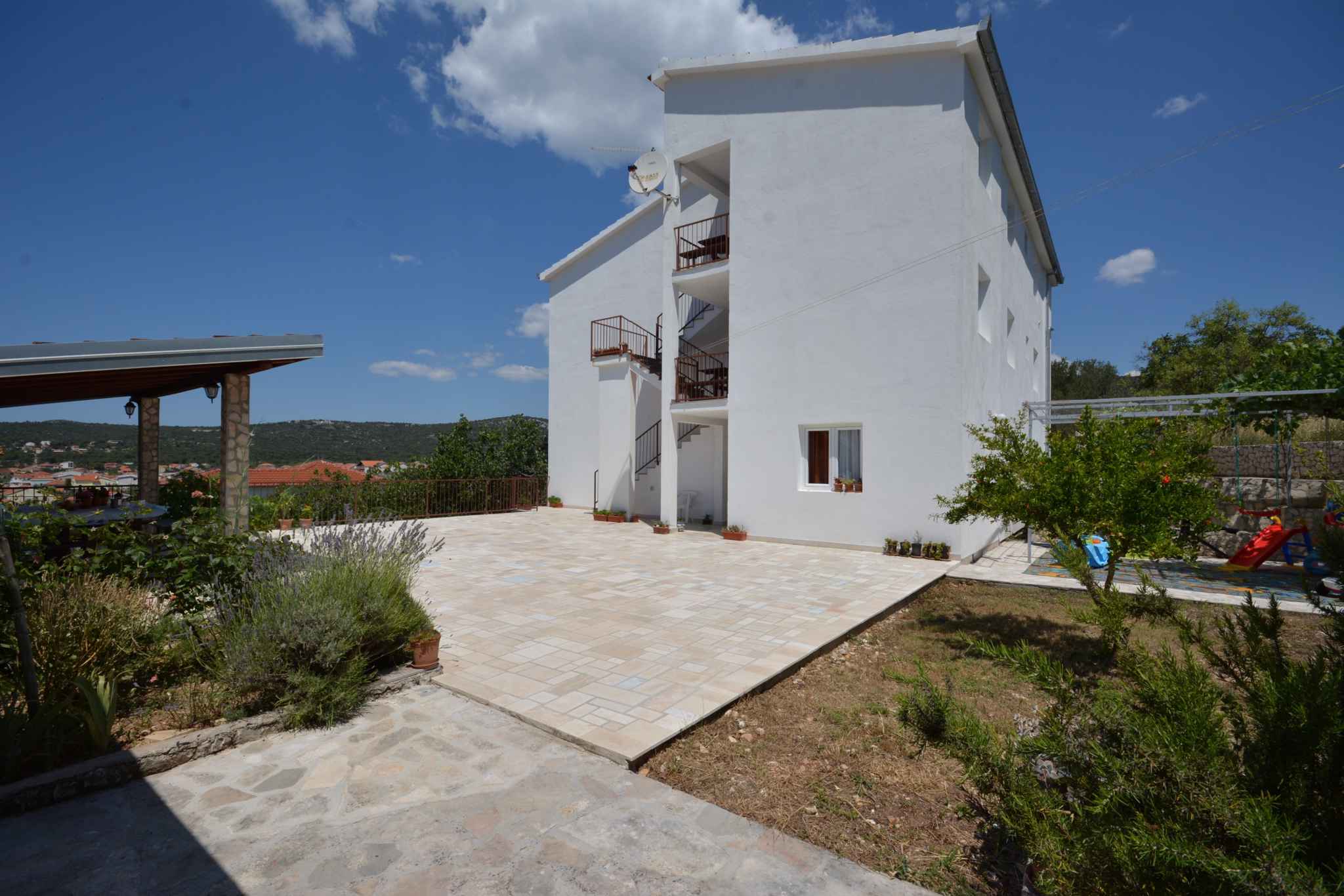 Ferienwohnung mit Meerblick und 2 Terrassen  in Dalmatien