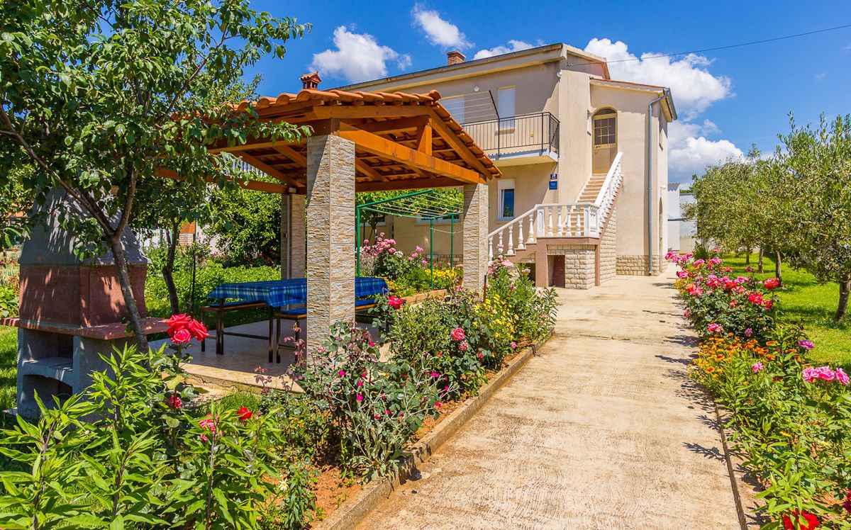 Ferienhaus mit zwei Schlafzimmern und einer Terras Ferienhaus in Istrien