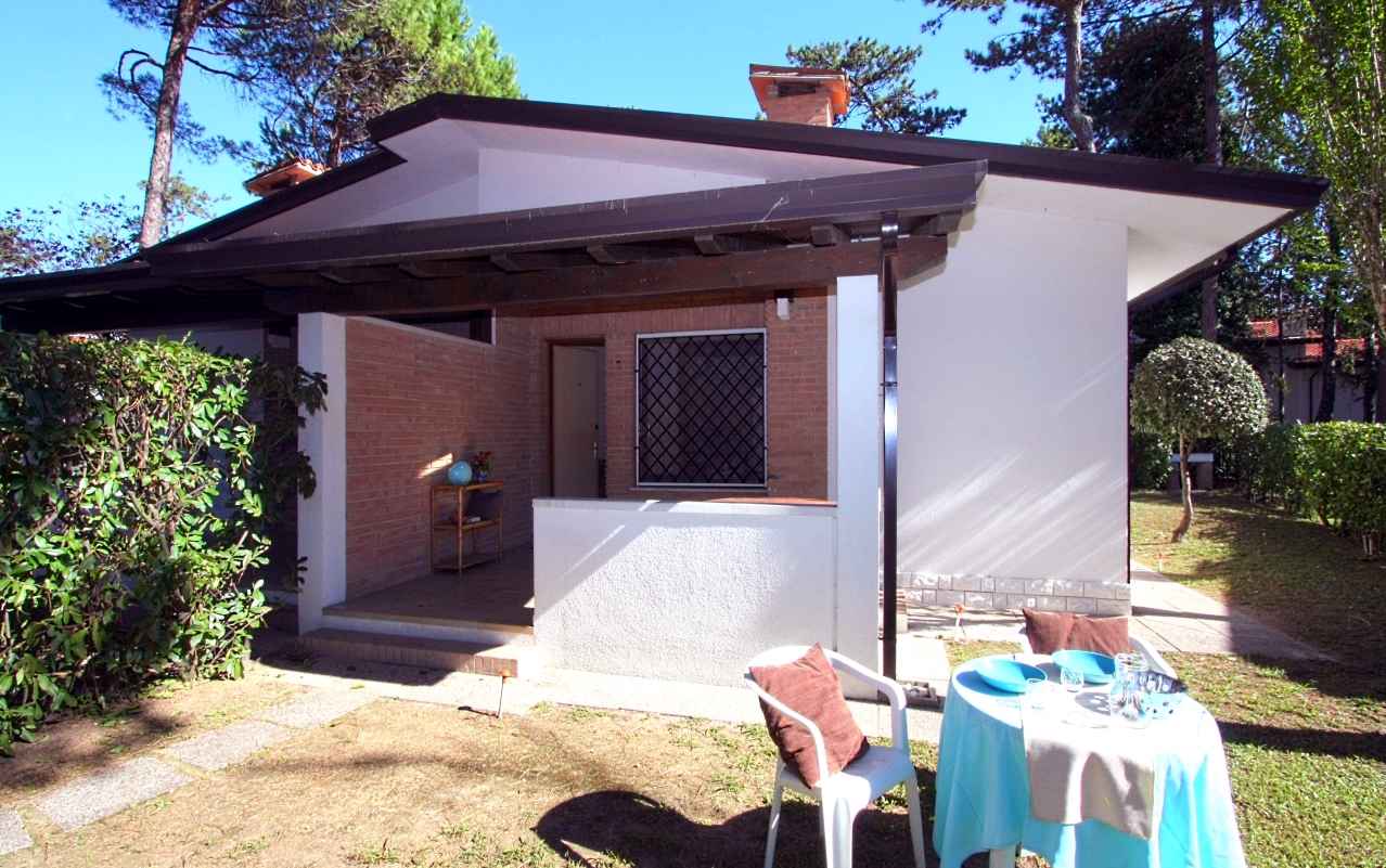Bungalow mit Terrasse und Klimaanlage  in Lignano
