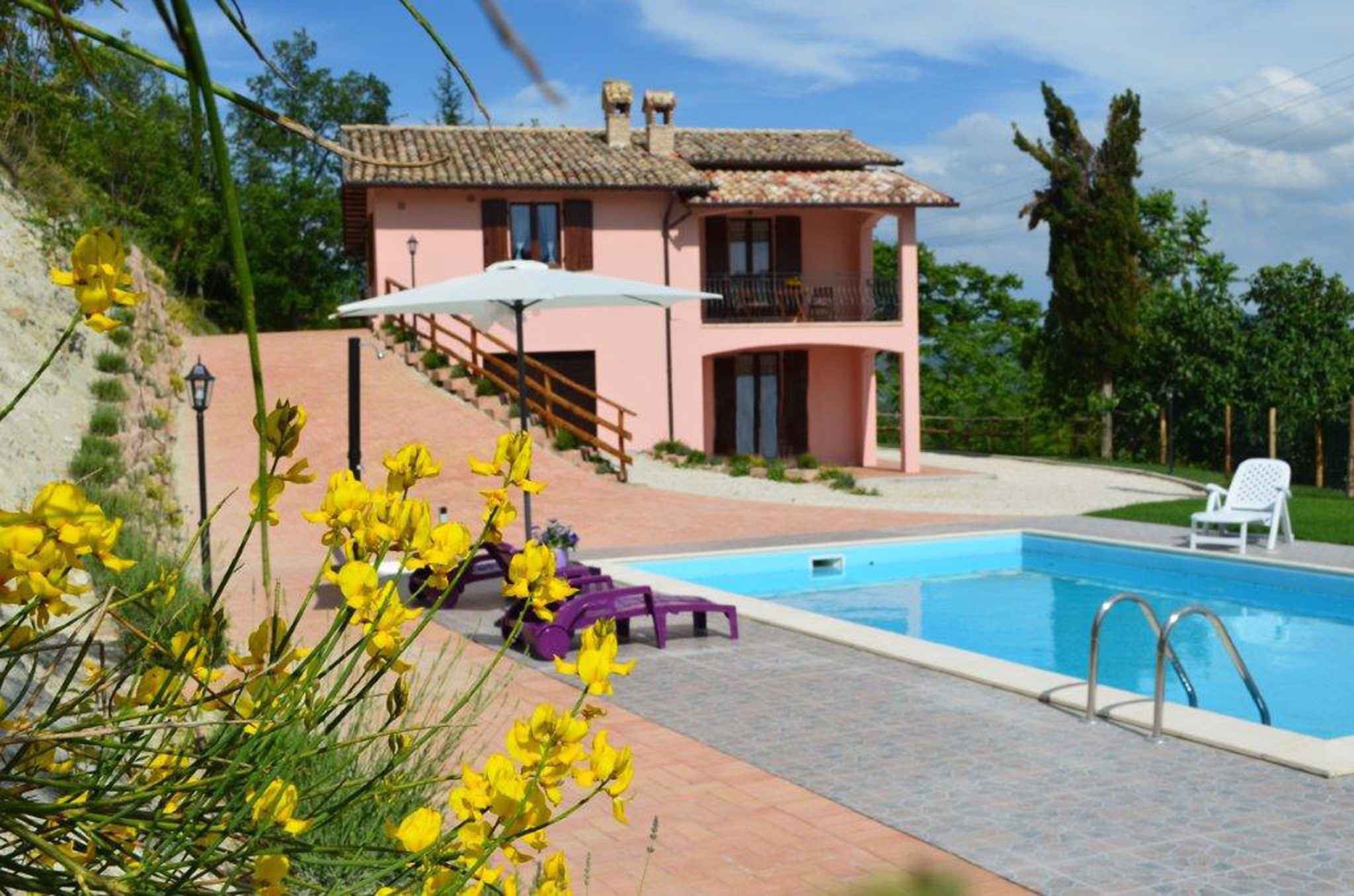 Ferienhaus mit Terrasse und Pool  in Italien