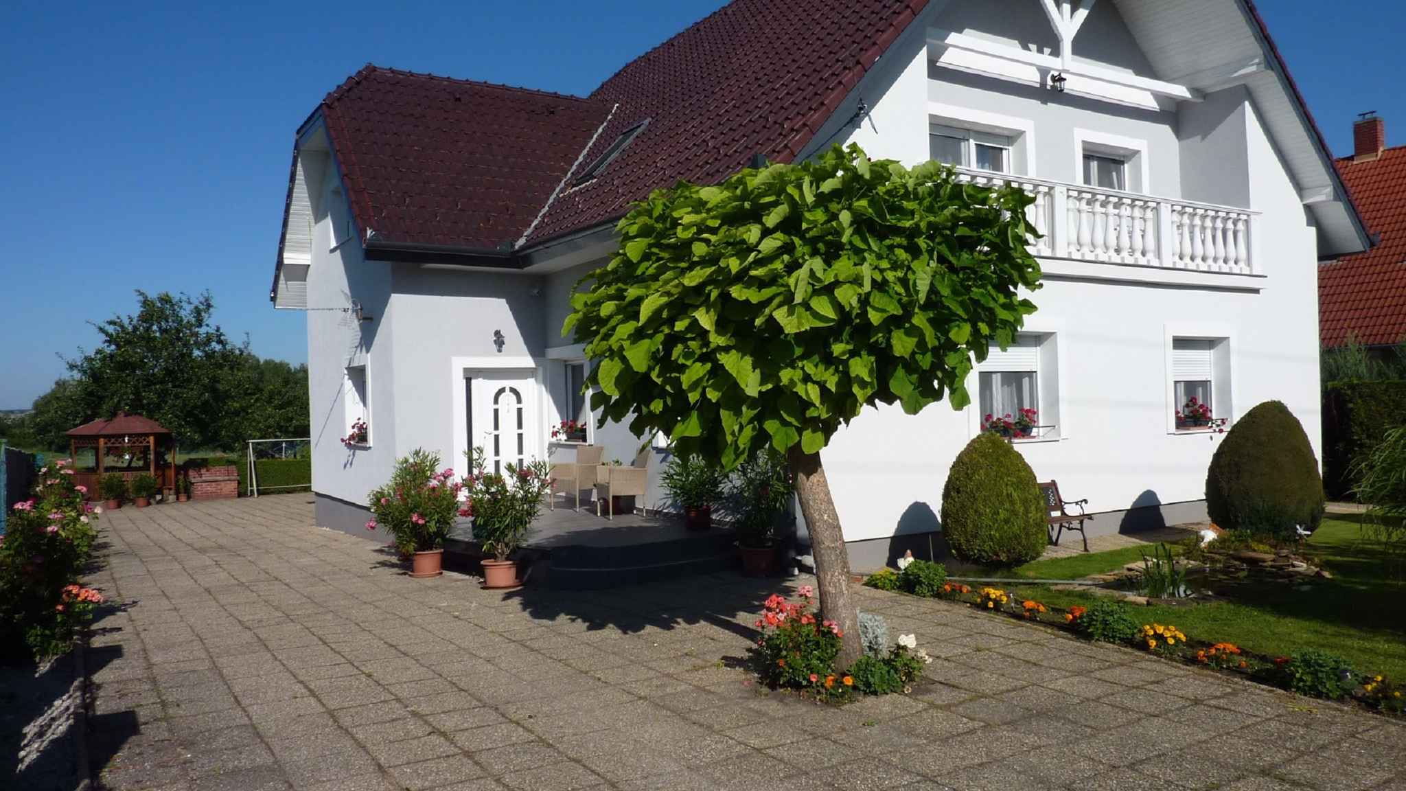 Ferienhaus mit Whirlpool, großem Gartenpavil Ferienhaus in Ungarn