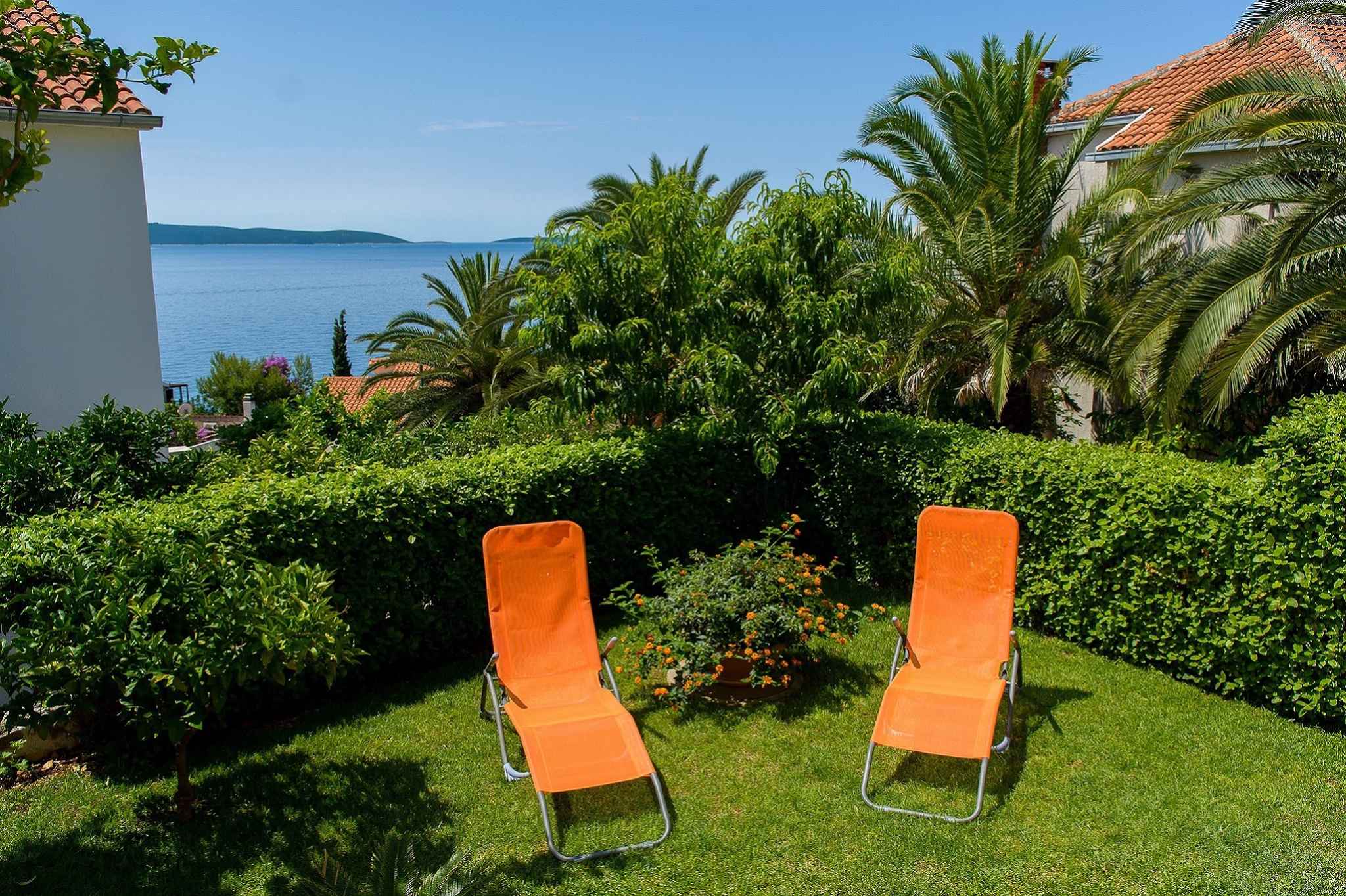 Ferienwohnung 100 m vom Strand entfernt mit Terras   Split Riviera