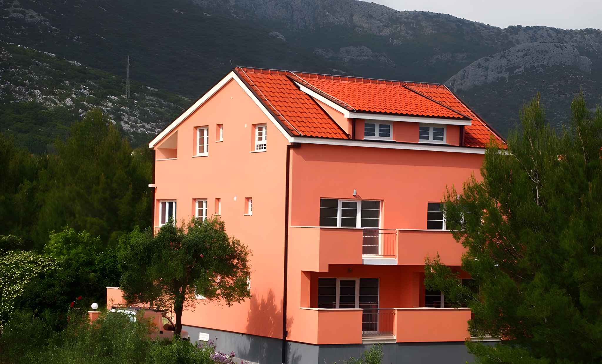 Studio mit Balkon und gemeinsamen Whirlpool  in Dalmatien