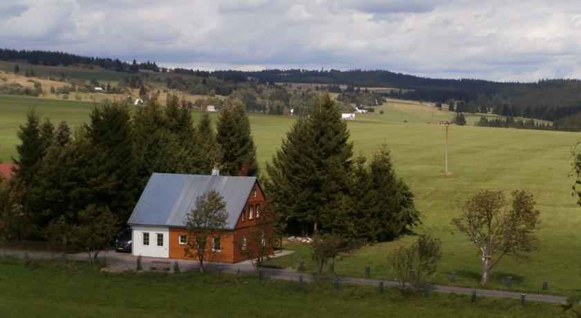 Ferienhaus umgeben von Wiesen Ferienhaus  Tschechische Republik