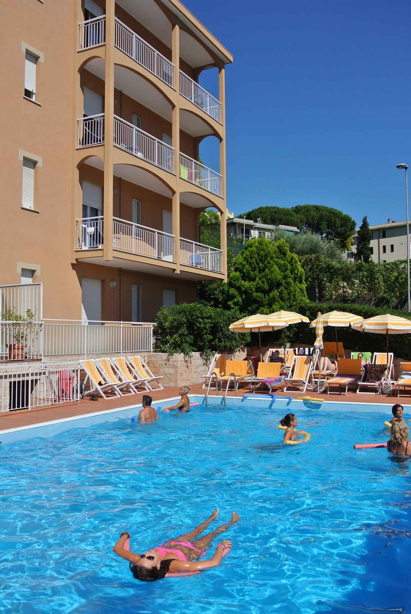 Ferienwohnung mit Balkon, Pool, Klimaanlage und Mi  in Italien