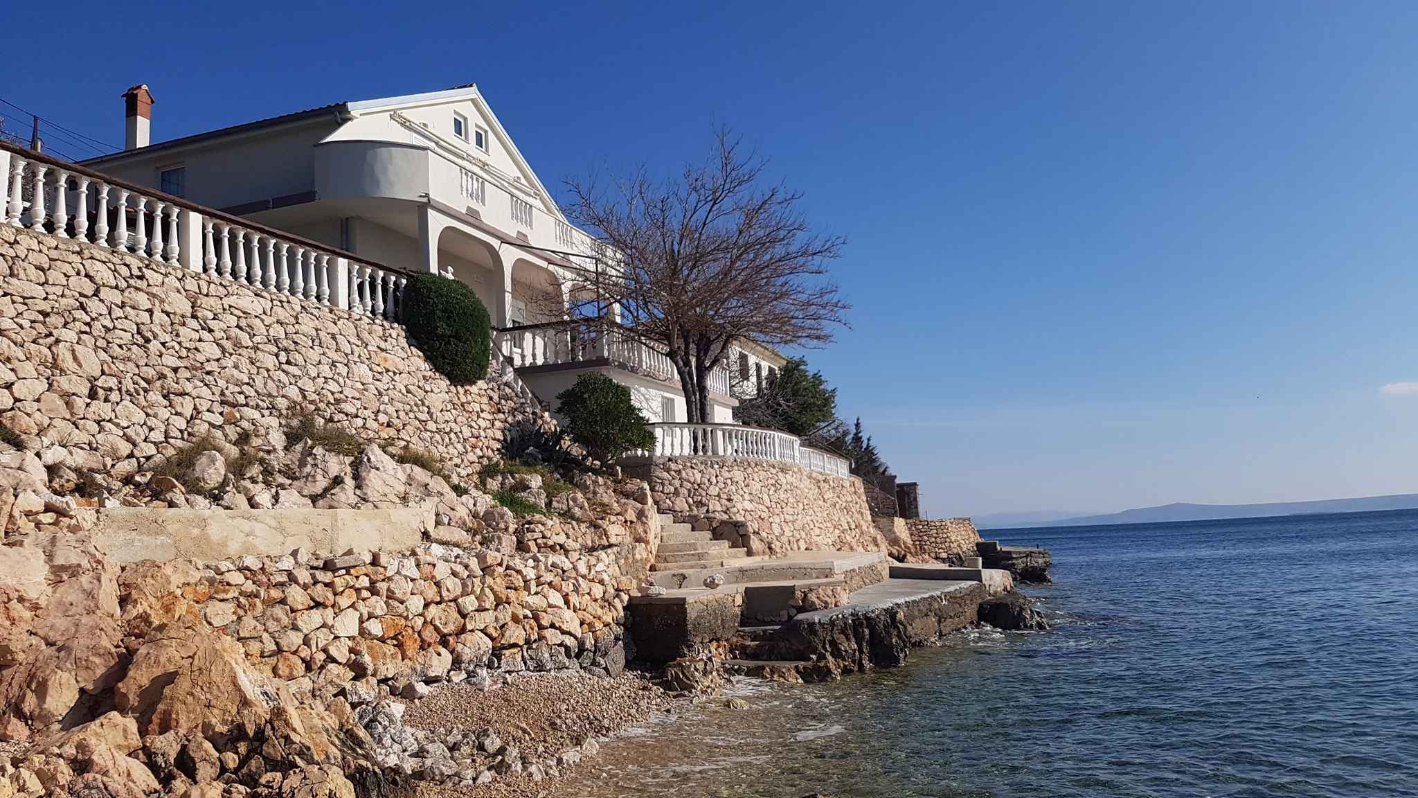 Ferienwohnung mit Klimaanlage direkt am Wasser  in Dalmatien