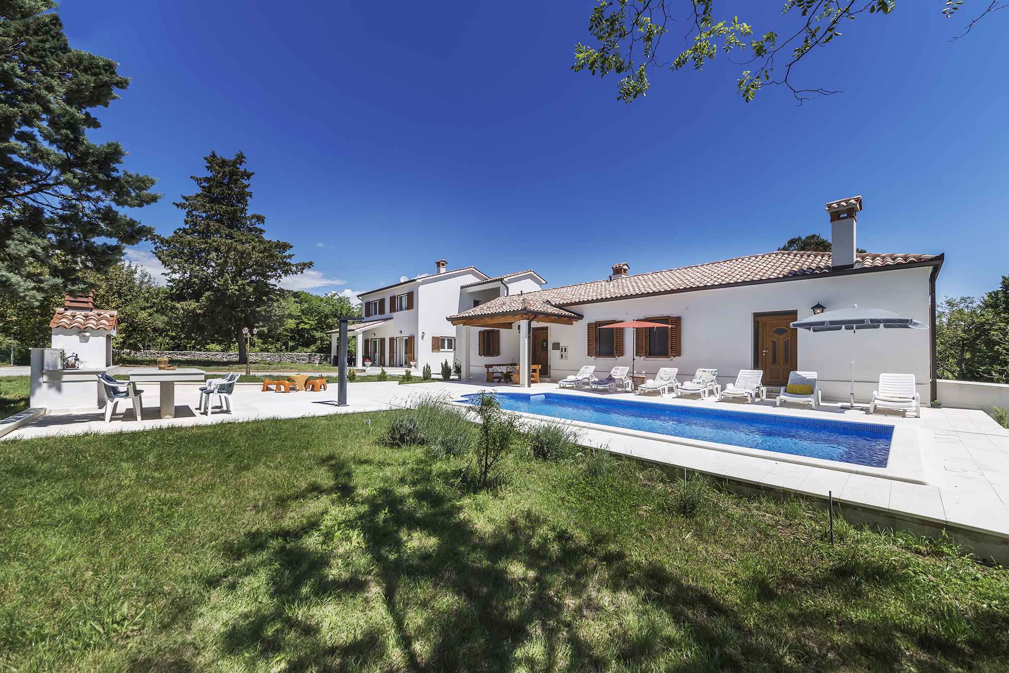 Villa mit Pool auf großem Grundstück Ferienhaus in Kroatien