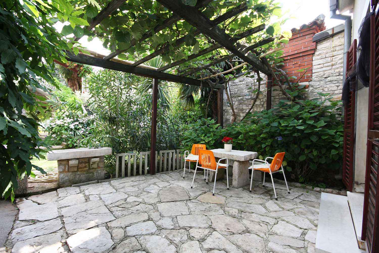 Bungalow mit Terrasse und Grillmöglichkeit Ferienhaus in Istrien