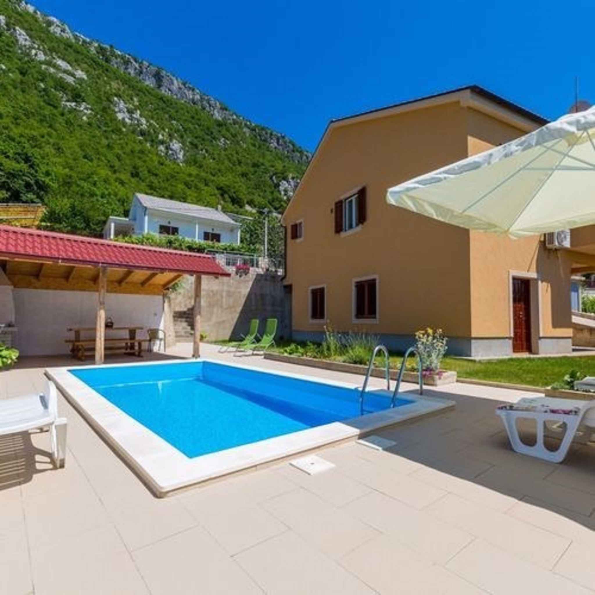 Ferienhaus mit Meerwasser - Pool Ferienhaus in Kroatien