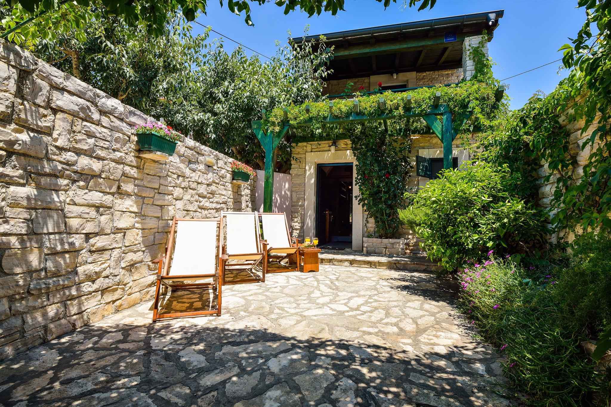 Ferienhaus mit großer Terrasse und 2 Bä  in Kroatien
