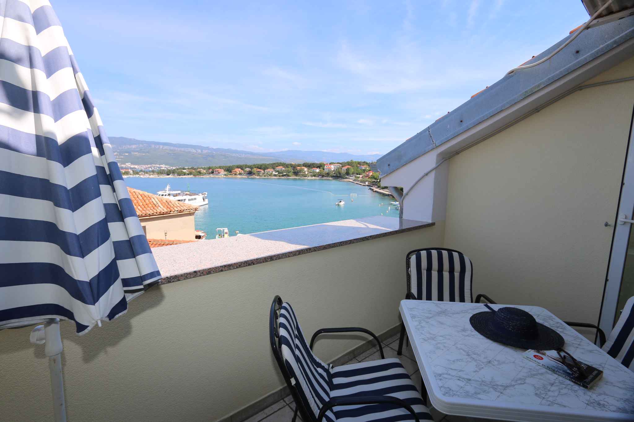 Ferienwohnung mit Klimaanlage und Balkon mit Meerb   kroatische Inseln