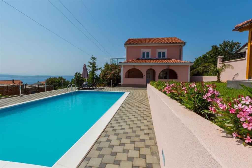 Villa mit Außenpool und Meerblick Ferienhaus in Kroatien