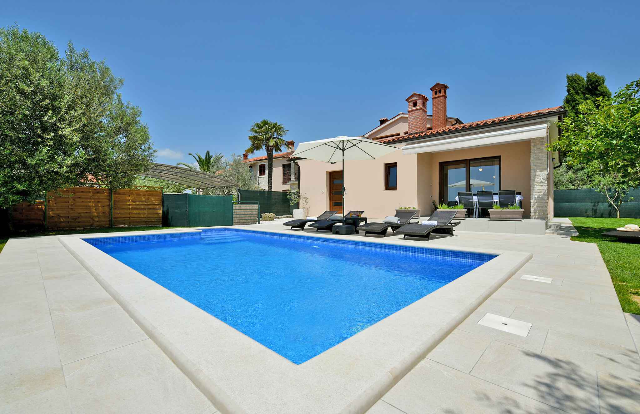 Ferienhaus mit Pool und Terrasse  