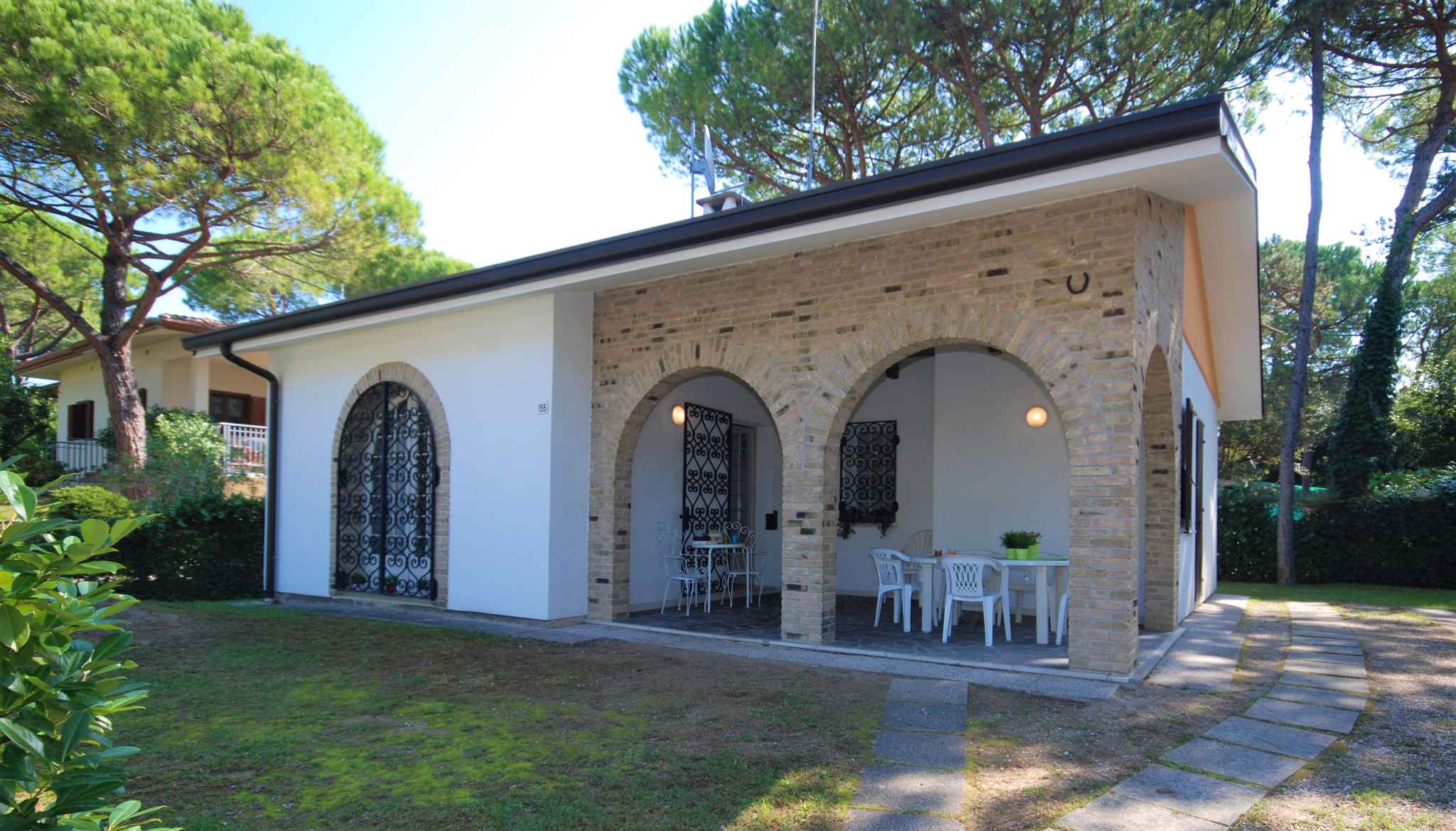 Ferienhaus con giardino  in Lignano