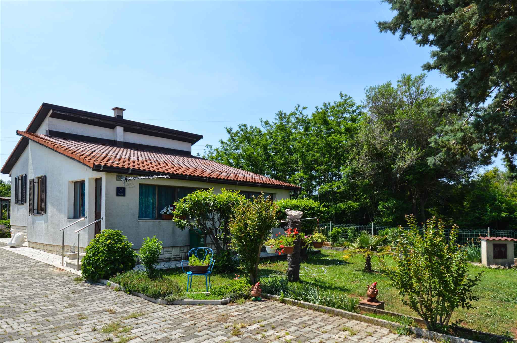 Ferienhaus mit Terrasse und Grillmöglichkeit  in Kroatien