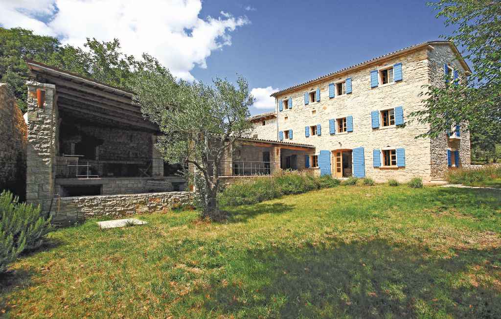 Villa mit Swimmingpool und großer Terrasse  in Istrien