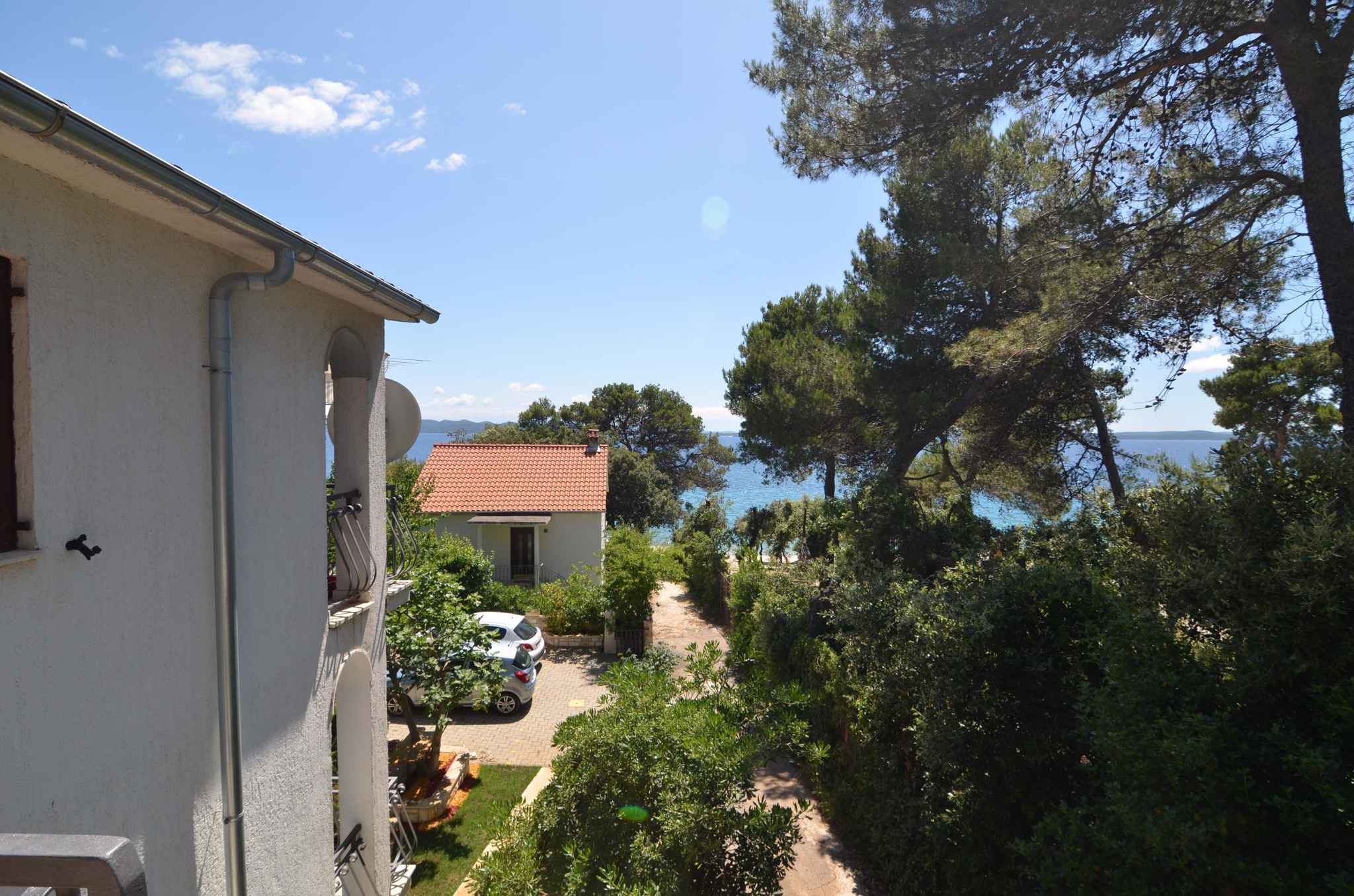 Ferienwohnung mit Klimaanlage nur 25 m zur Adria  in Dalmatien