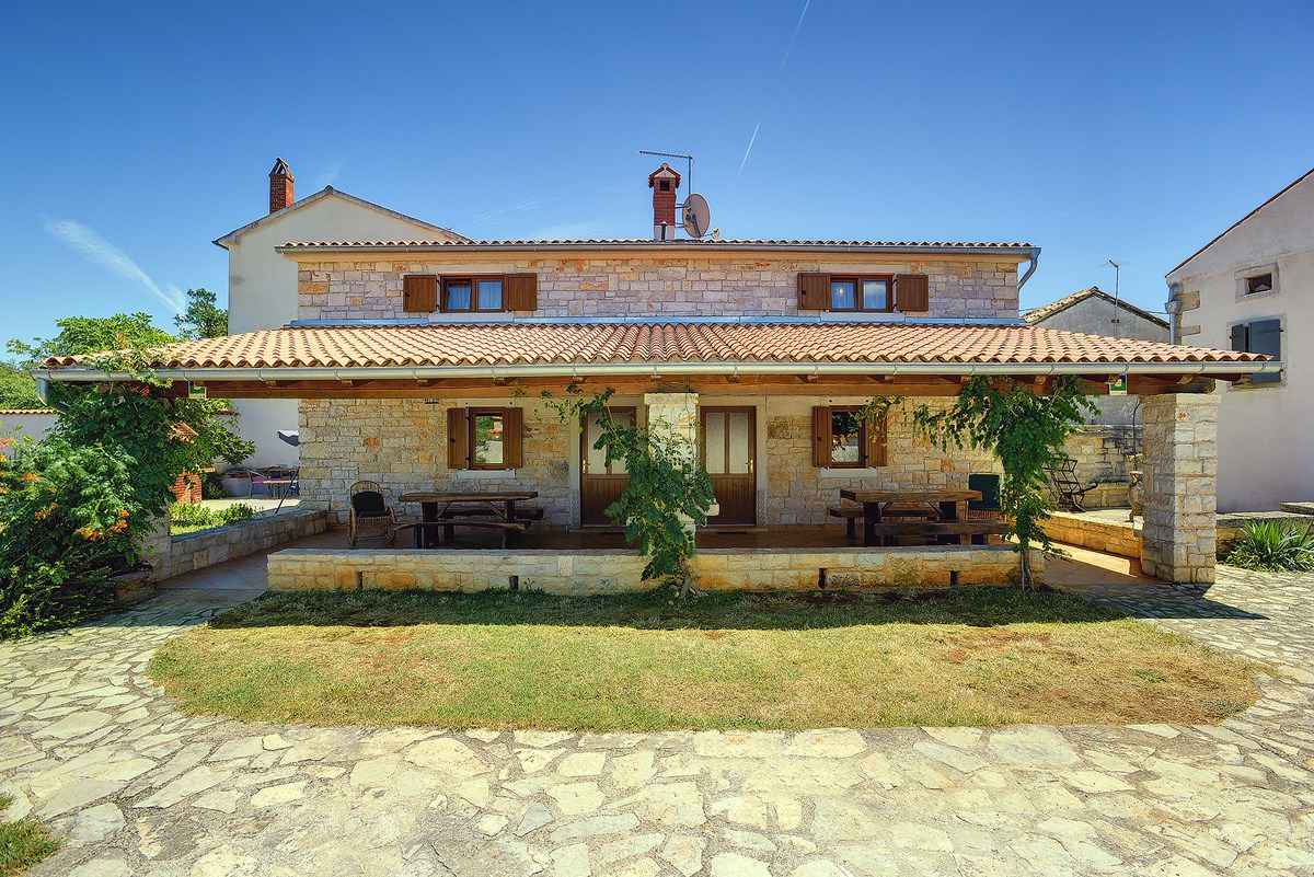 Villa mit Pool und Terrasse  in Kroatien