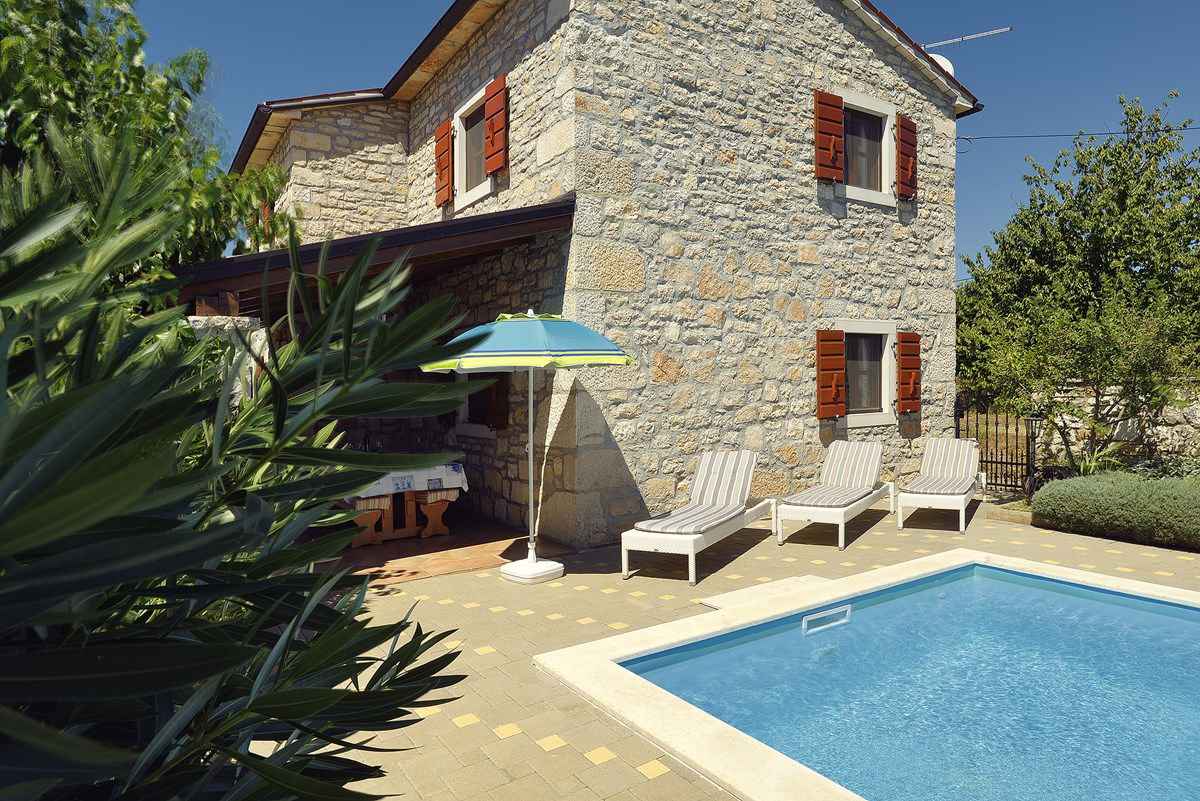 Ferienhaus mit privatem Pool und Außendusche Ferienhaus in Istrien
