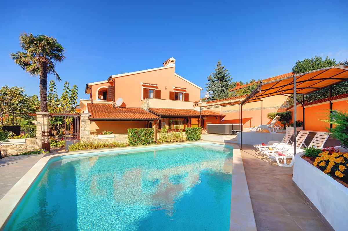 Villa mit Pool, Jacuzzi und Spielfeld Ferienhaus in Istrien