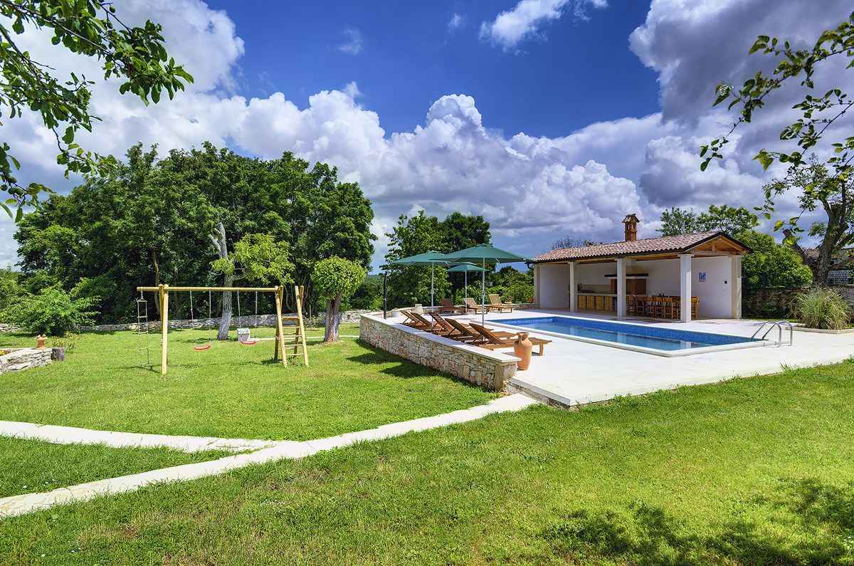 Villa mit Pool und Volleyballplatz Ferienhaus  Barban