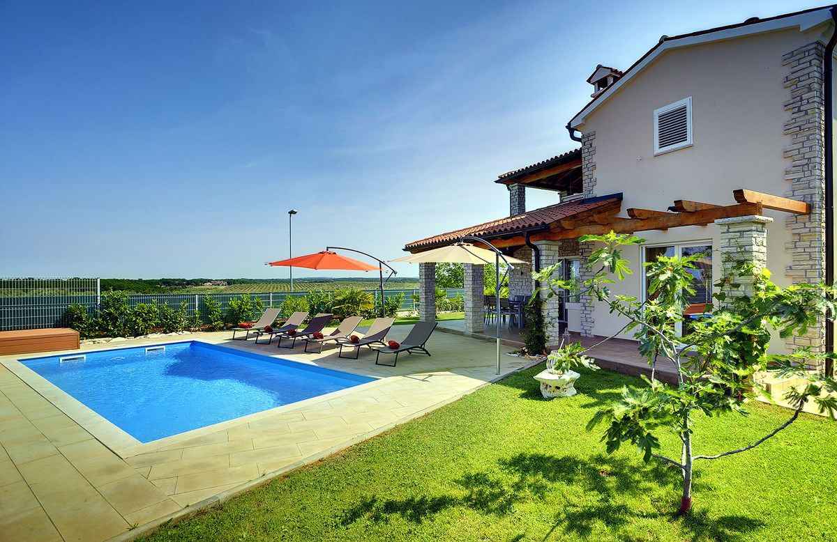 Villa mit Pool und Panoramablick Ferienhaus in Kroatien