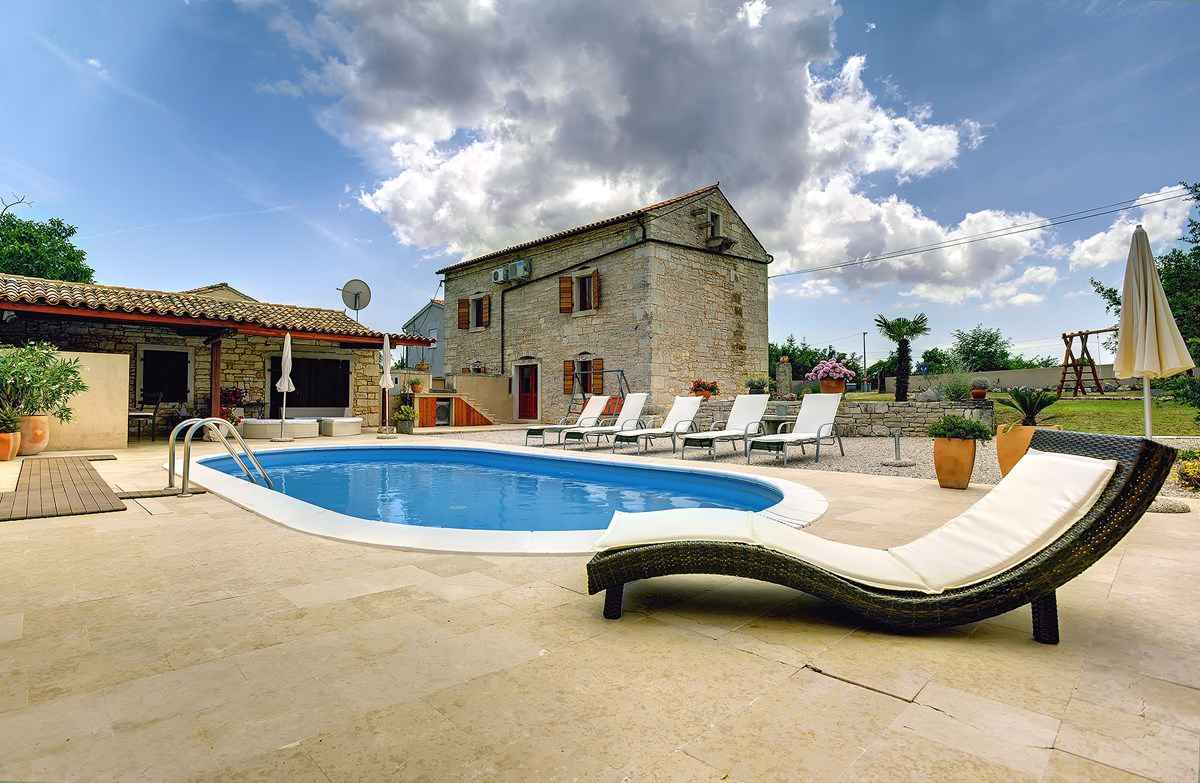 Villa mit Pool und Spielplatz Ferienhaus in Istrien