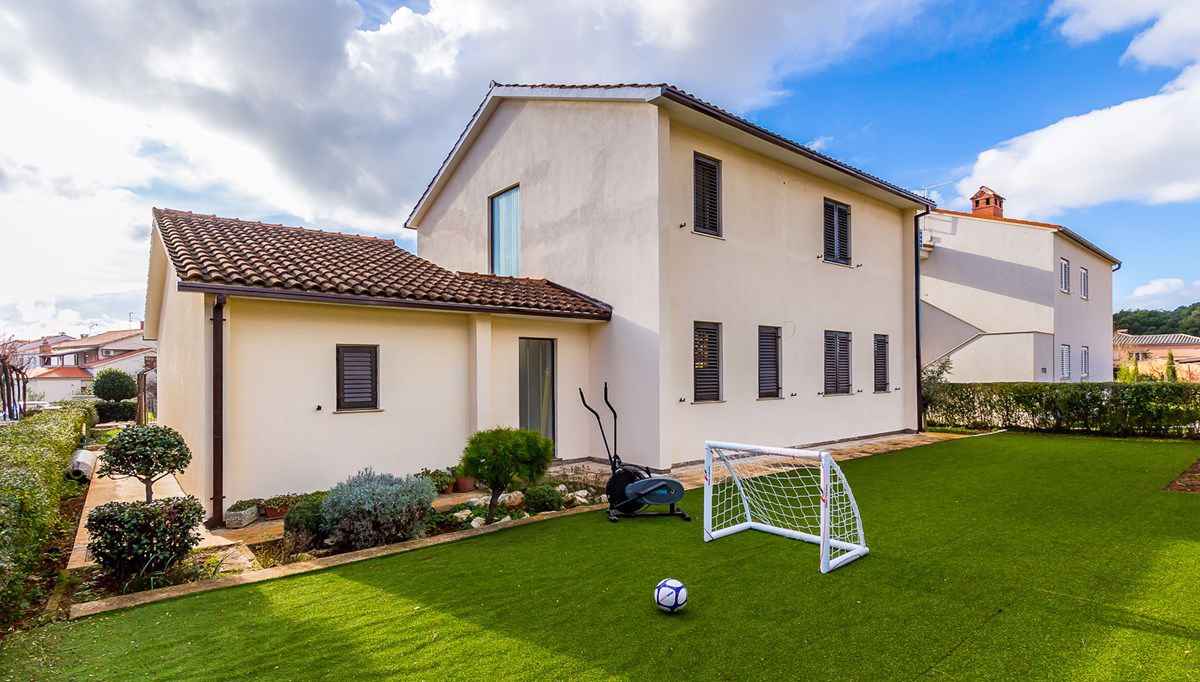 Villa mit Pool und Terrasse mit Grill Ferienhaus in Kroatien