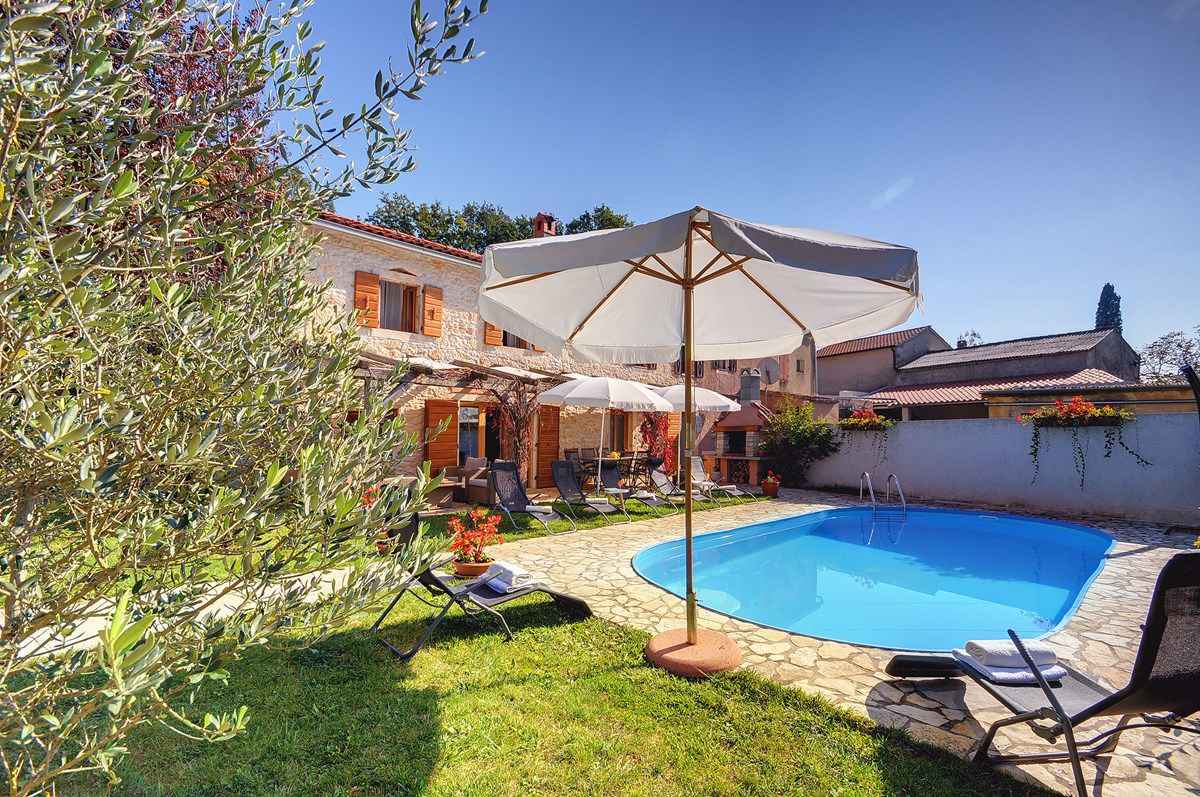 Villa mit Swimmingpool und Kinderspielplatz  in Istrien