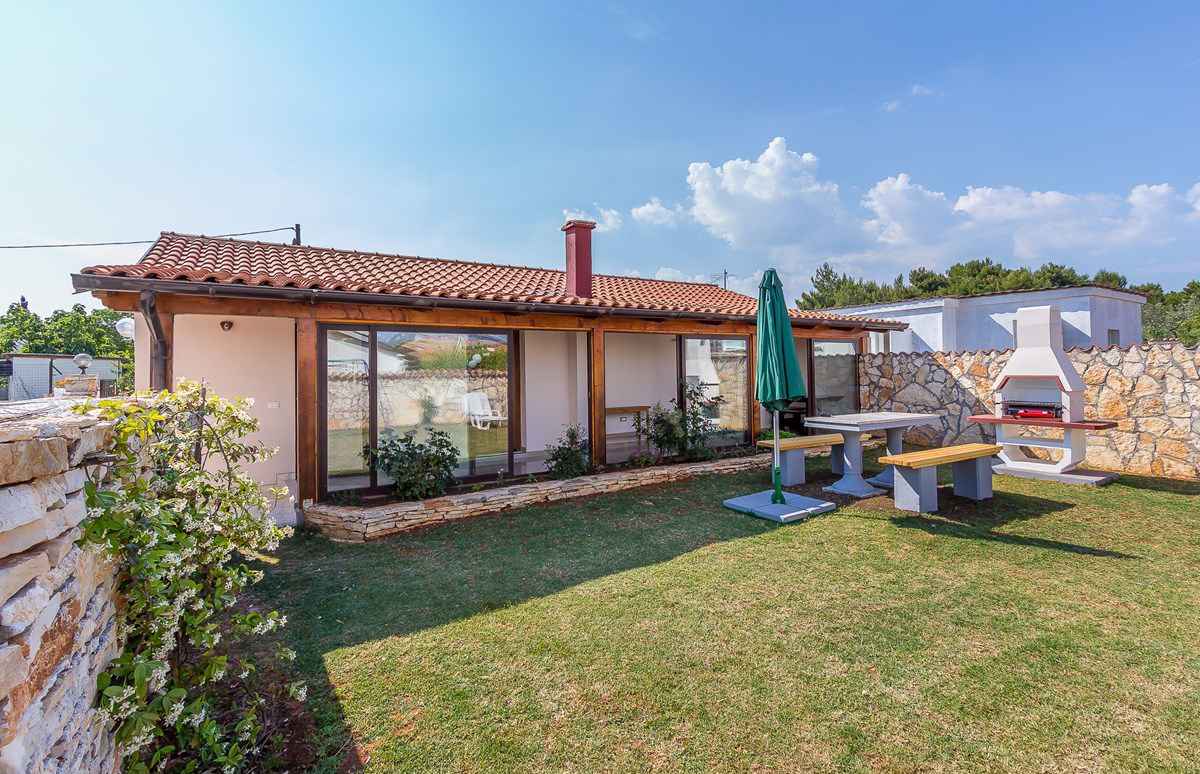 Ferienhaus mit Klimaanlage und Garten Ferienhaus in Istrien