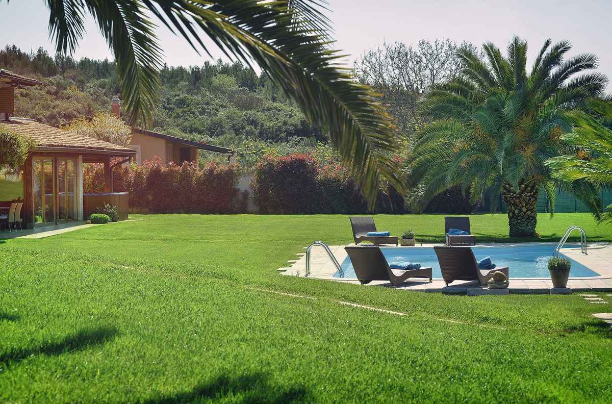 Villa mit Swimmingpool und Volleyballfeld Ferienhaus in Kroatien