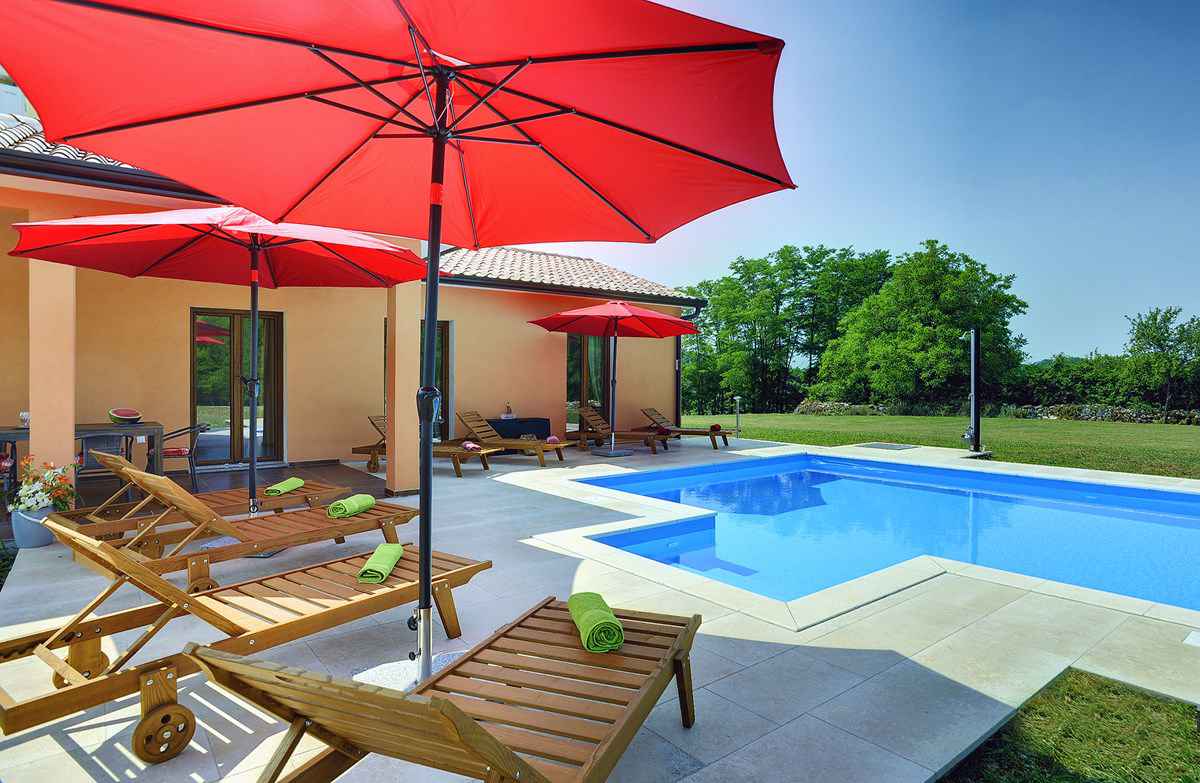 Villa mit Pool auf großem Anwesen Ferienhaus  Pazin
