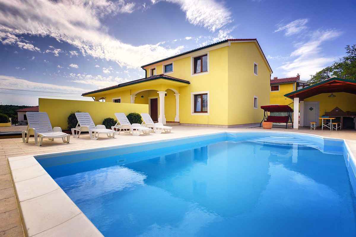 Villa mit Pool und Außenküche Ferienhaus in Kroatien