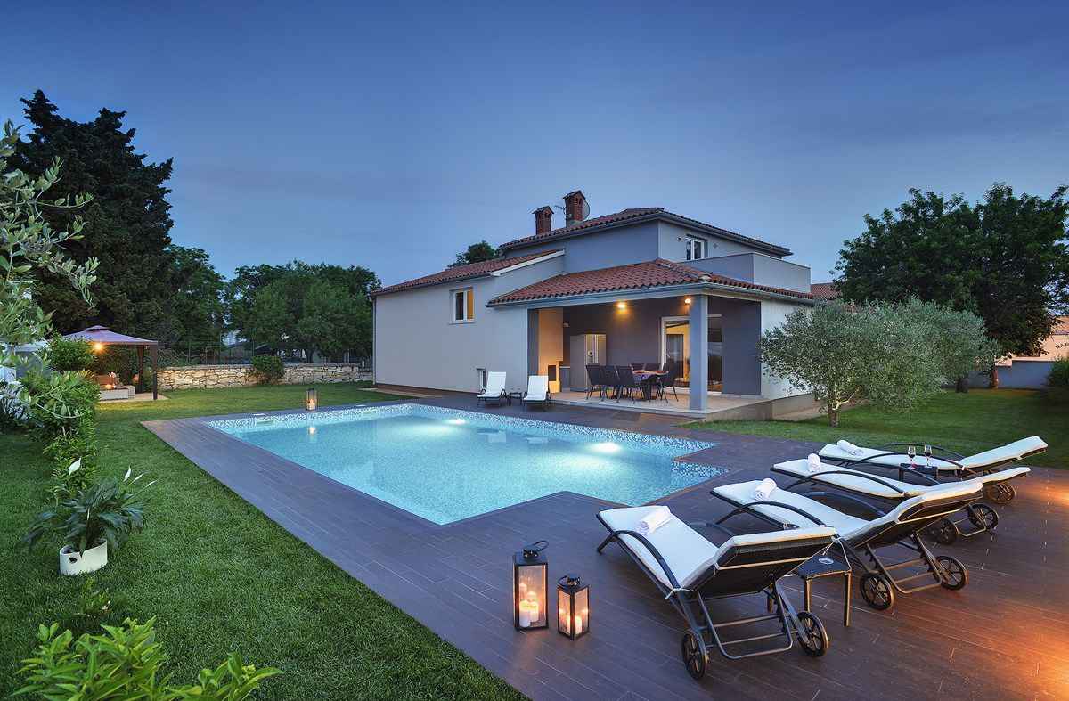 Villa mit Pool und Spielraum Ferienhaus  Medulin