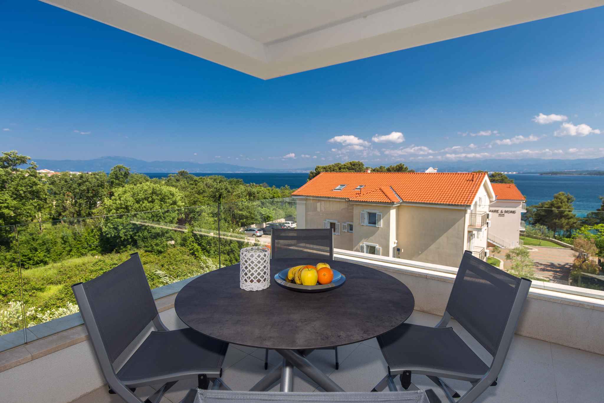 Ferienwohnung mit Balkon und Meerblick   kroatische Inseln