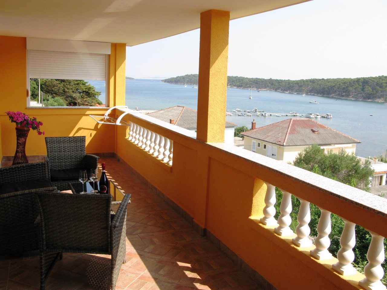 Ferienwohnung mit Balkon und Meerblick   kroatische Inseln