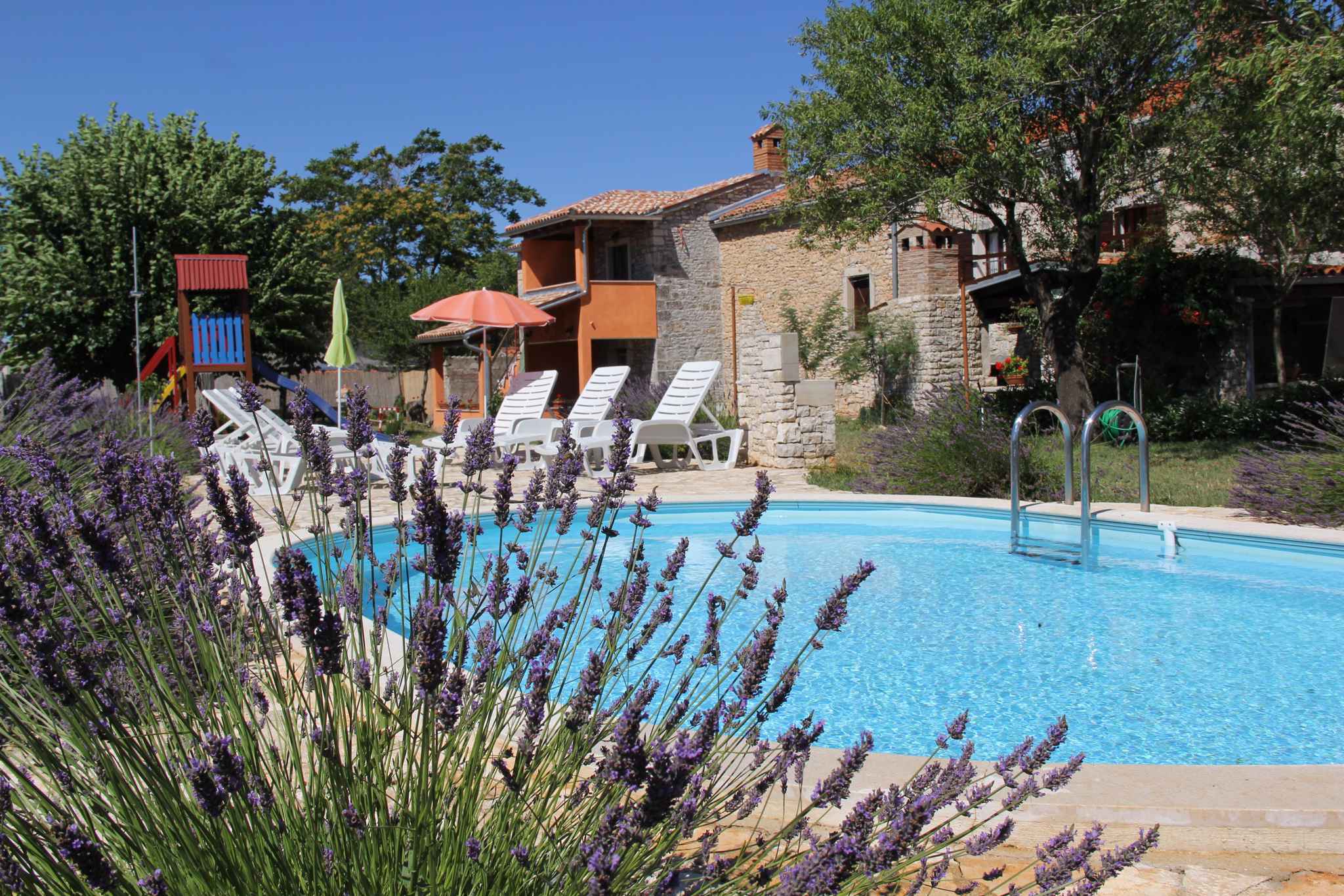 Ferienhaus mit Pool in Grünen Bauernhof in Istrien